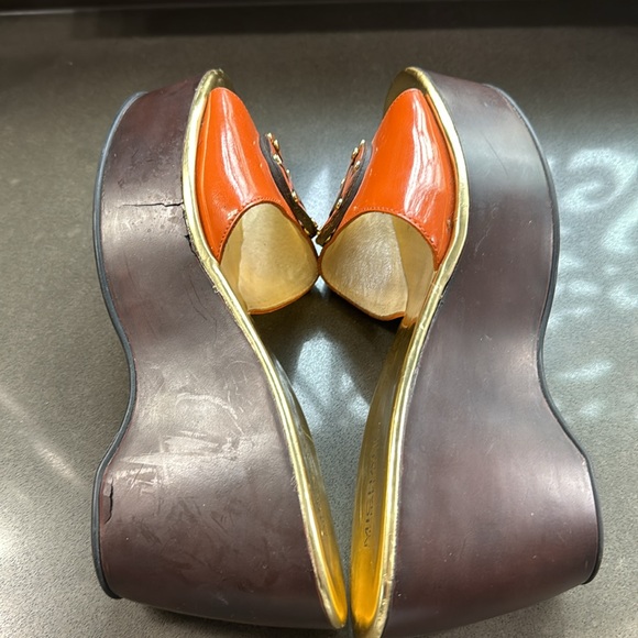 Michael Kors medallion wedge 6 1/2 orange patent leather sandals